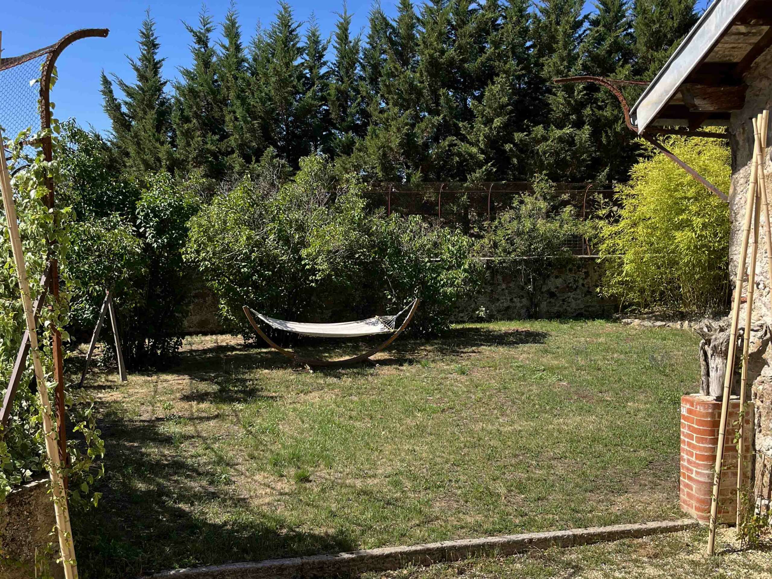 vue-espace-vegetal-bordure-foret-et-bambous-ertimage-du-montmiandon-annonay-nord-ardeche